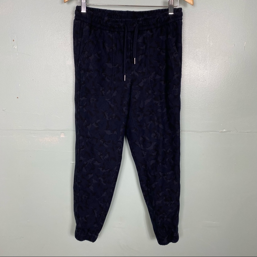 Athleta Printed Farallon Jogger Blue Camo‎ Sz 4